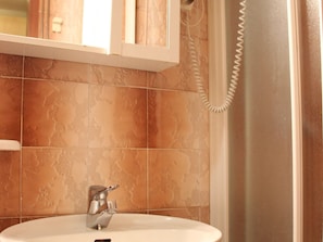 Shower, towels