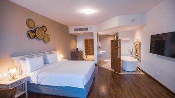 Habitación junior, vista al océano | Ropa de cama de alta calidad, insonorización y wifi gratis