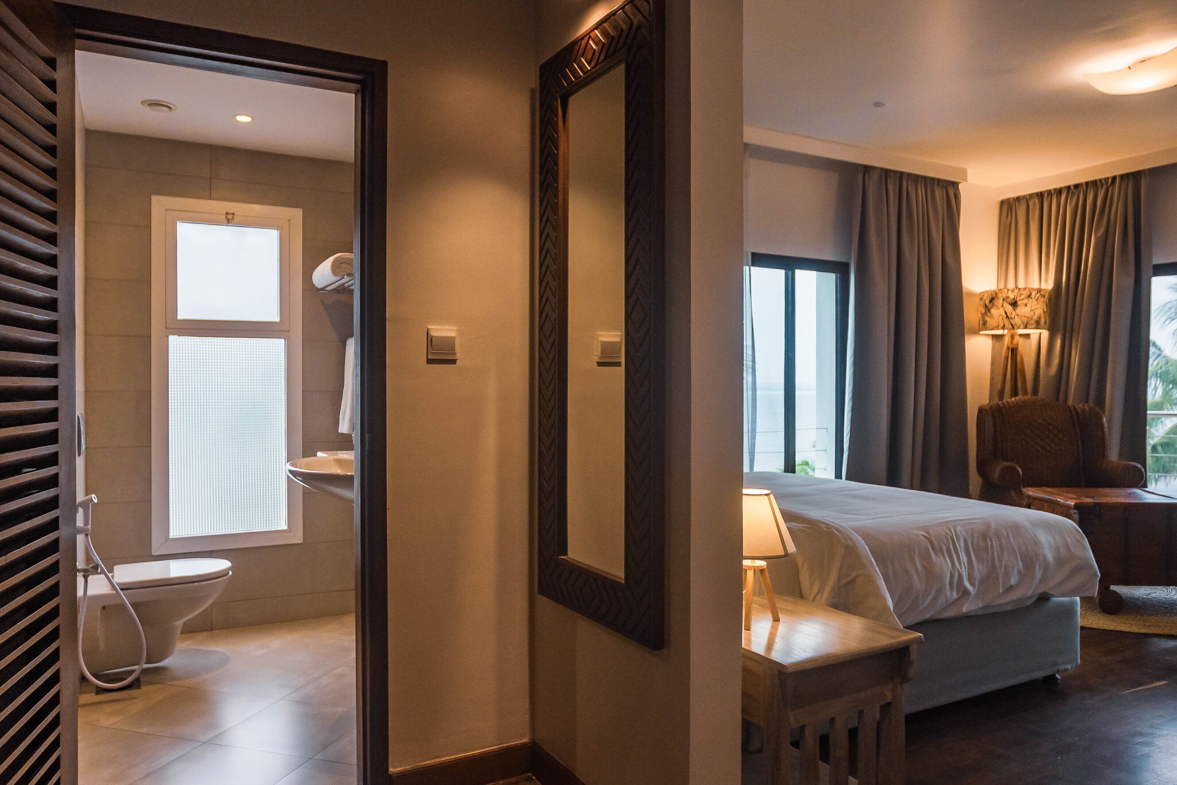 junior room | bathroom | free toiletries, bathrobes, slippers, towels