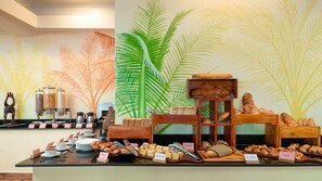 Daily buffet breakfast for a fee
