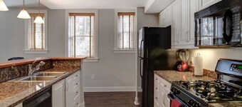 Large Condo Near Biltmore Estate