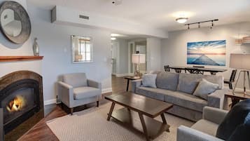 Televisión y chimenea