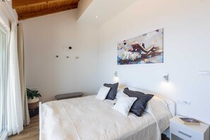 Departamento (Two Bedroom Apartment with Balcony) | 2 habitaciones 