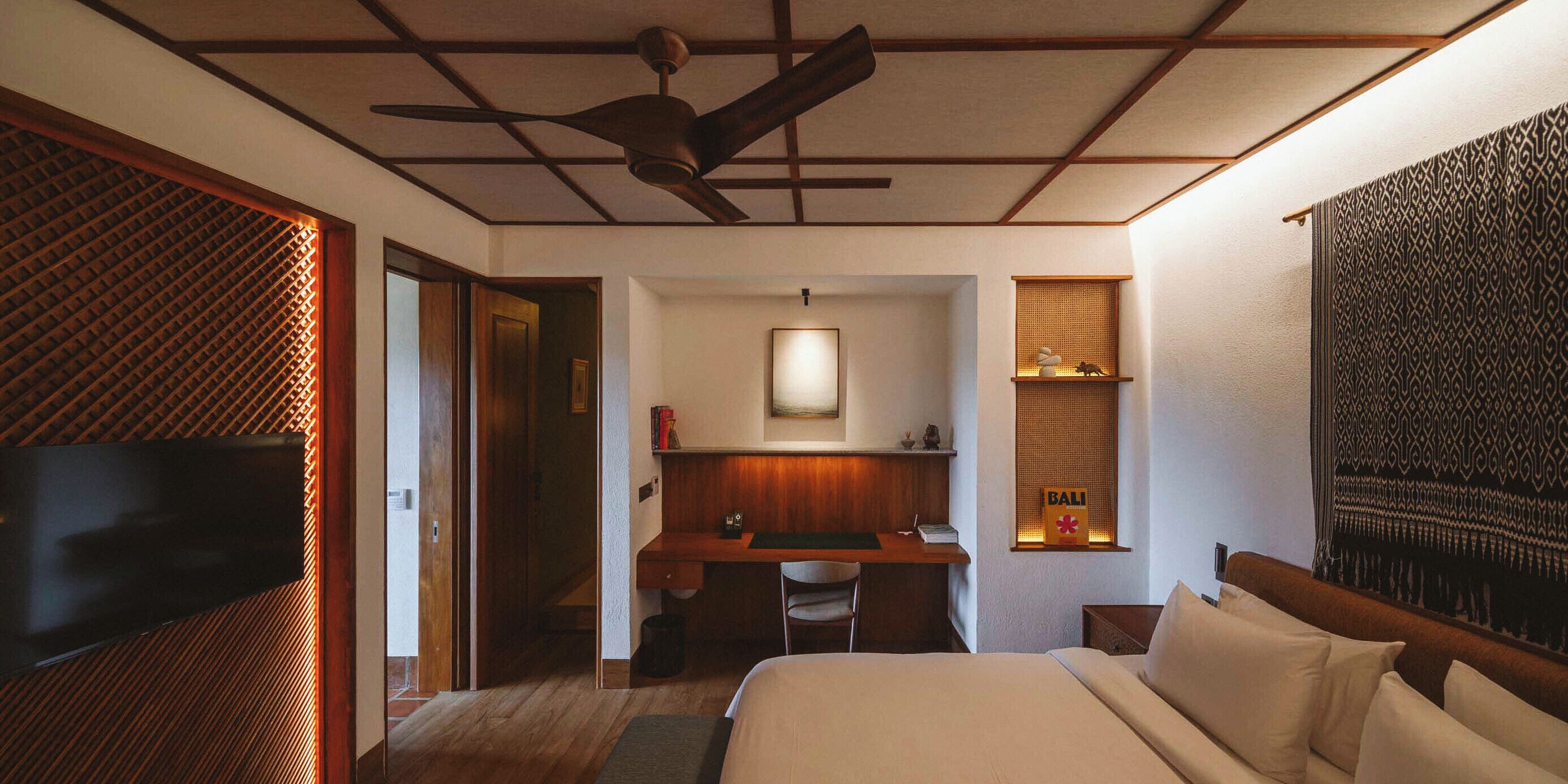 Suite Elite, 1 letto king, segnaletica in braille, vista valle | Biancheria da letto di alta qualità, una cassaforte in camera