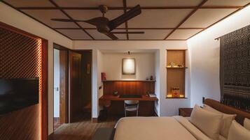 Suite Elite, 1 letto king, segnaletica in braille, vista valle | Biancheria da letto di alta qualità, una cassaforte in camera