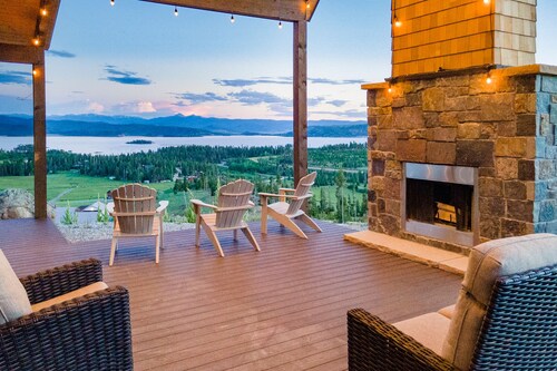 Grand Lakeview Lodge - Luxury Home w/ Amazing Views + Game Room & Outdoor Fireplace