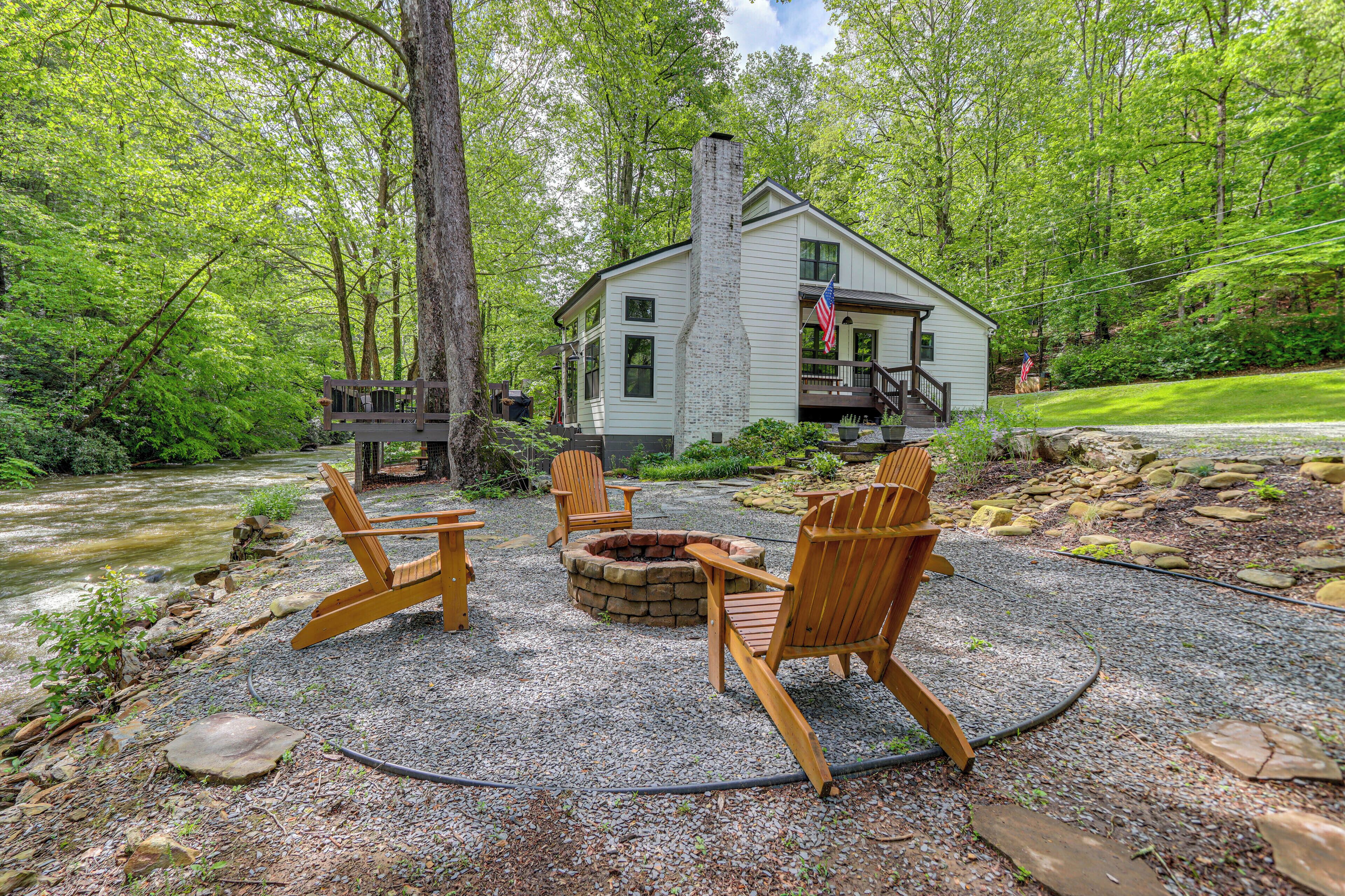 Mountaintown Creek Escape w/ Fire Pit & Luxe Deck