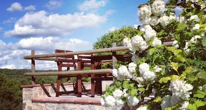 Les Corts de Cal Farrés, rural house 1 h. from BCN: swimming pool, bbq, garden