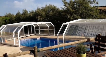 Les Corts de Cal Farrés, rural house 1 h. from BCN: swimming pool, bbq, garden