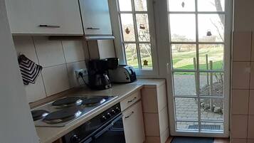 KĂŒhlschrank, Mikrowelle, Ofen, GeschirrspĂŒler