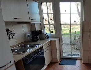 Kühlschrank, Mikrowelle, Ofen, Geschirrspüler