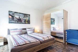 2 Schlafzimmer, Reisekinderbett, WLAN, Bettwäsche
