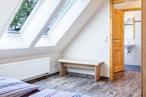 Unclassified image, 5 of 32, button