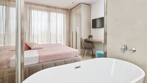 4 habitaciones, tabla de planchar con plancha, wifi y ropa de cama 