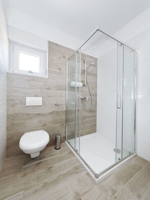 Shower, towels - Apartment for 4-6 persons with sea view and pool use (Seline)