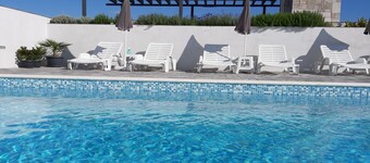 Apartment for 4-6 persons with sea view and pool use