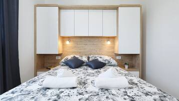 2 bedrooms, WiFi, bed sheets