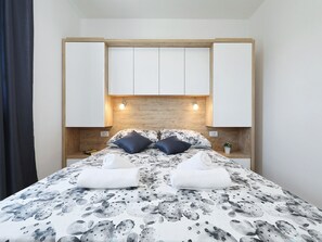 2 bedrooms, WiFi, bed sheets