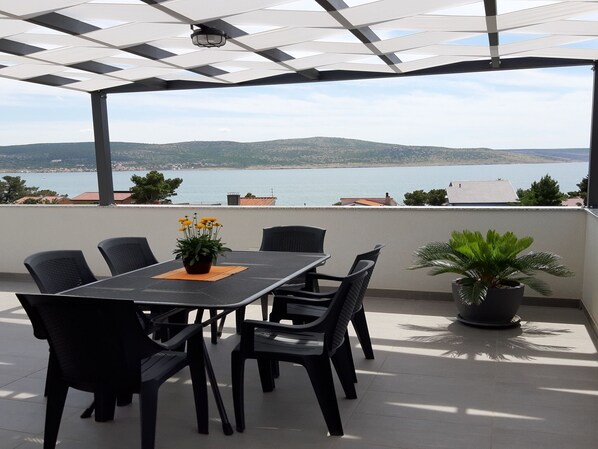 Outdoor dining - Apartment for 4-6 persons with sea view and pool use (Seline)