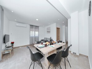 Interior - Apartment for 4-6 persons with sea view and pool use (Seline)