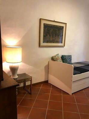 City Apartment | Living area | 32-inch flat-screen TV with digital channels, TV - Magnoli The X (Florence)