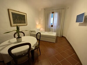 1 bedroom, desk, iron/ironing board, free WiFi - Magnoli The X (Florence)
