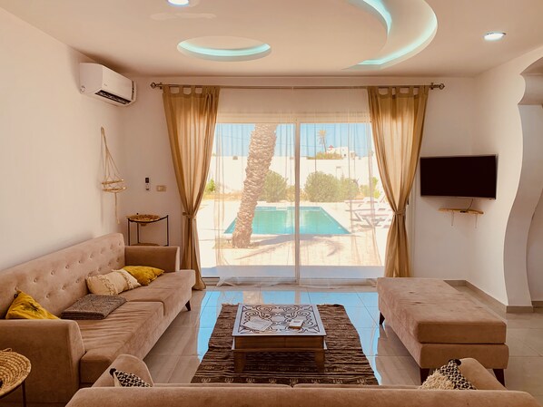 TV, ping pong - Villa Lina : Modern swimming pool not overlooked Djerba (Arkou Midoun Djerba)