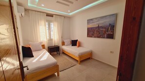 3 bedrooms, iron/ironing board, WiFi, bed sheets