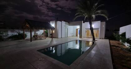 Villa Lina : Modern swimming pool not overlooked Djerba