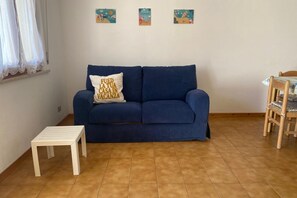 TV - M270 - Marcelli, three-room apartment with porch 100 meters from the sea (Numana)