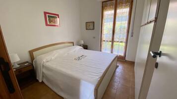 2 bedrooms, bed sheets