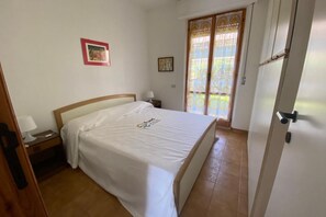 2 bedrooms, bed sheets - M270 - Marcelli, three-room apartment with porch 100 meters from the sea (Numana)