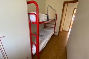 2 bedrooms, bed sheets - M270 - Marcelli, three-room apartment with porch 100 meters from the sea (Numana)