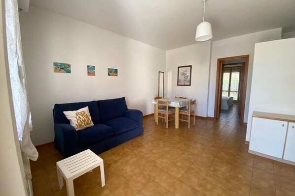 TV - M270 - Marcelli, three-room apartment with porch 100 meters from the sea (Numana)