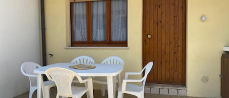 屋外ダイニングエリア