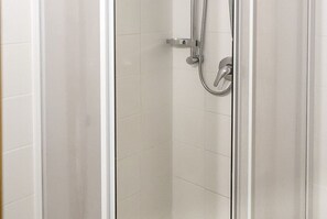 Dusche, Bidet, Handtücher