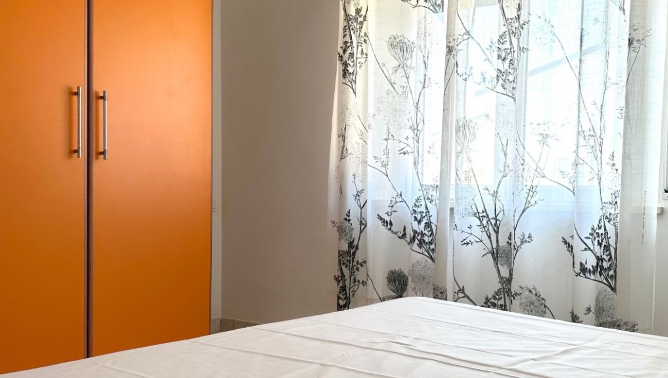 1 bedroom, bed sheets