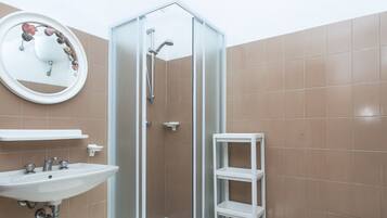 Doccia, bidet, asciugamani