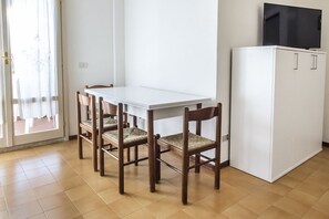 Dining - M271 - Marcelli, comfortable two-room apartment with balcony (Marcelli)