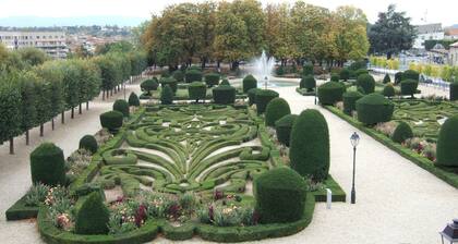 Gites 3 etoiles prÚs de l'ancienne bastide médiévale de Lautrec Village