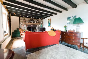 Casa de campo tradicional, baño privado, vistas a la montaña | Interior