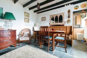 Casa de campo tradicional, baño privado, vistas a la montaña | Interior