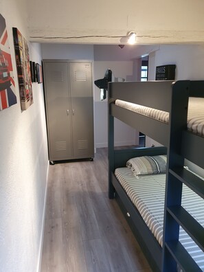 3 Schlafzimmer, Bügeleisen/Bügelbrett, Reisekinderbett, kostenloses WLAN