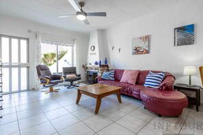 TV, fireplace - Inftour La viña Bungalow (Calp)