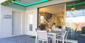 Outdoor dining - House with contemporary pool, 5 min from Disney  (Four Corners)