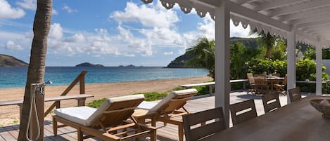 屋外ダイニングエリア