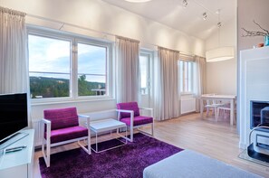 อพาร์ทเมนท์, 4 ห้องนอน (128m2) | บริเวณนั่งเล่น | ทีวีจอแบน 32 นิ้ว พร้อมช่องดิจิตอล, ทีวี