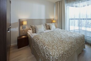 Apartamento, 1 habitación | Tabla de planchar con plancha y ropa de cama
