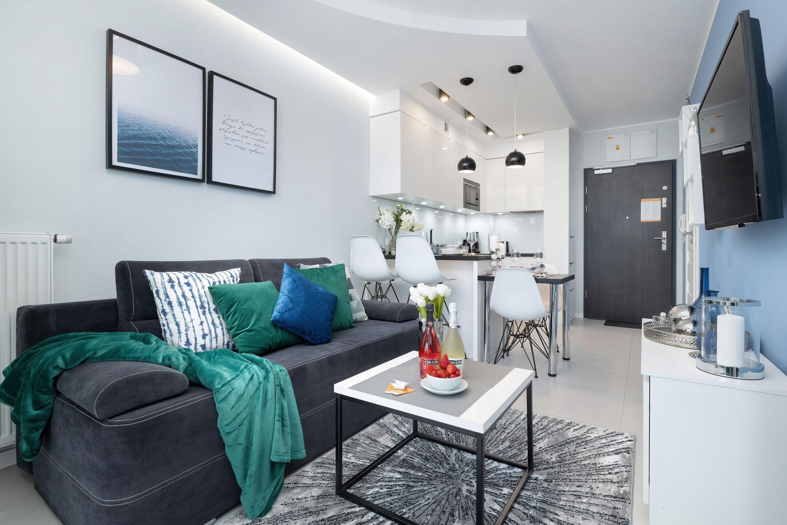 40-inch Smart TV with cable channels, TV