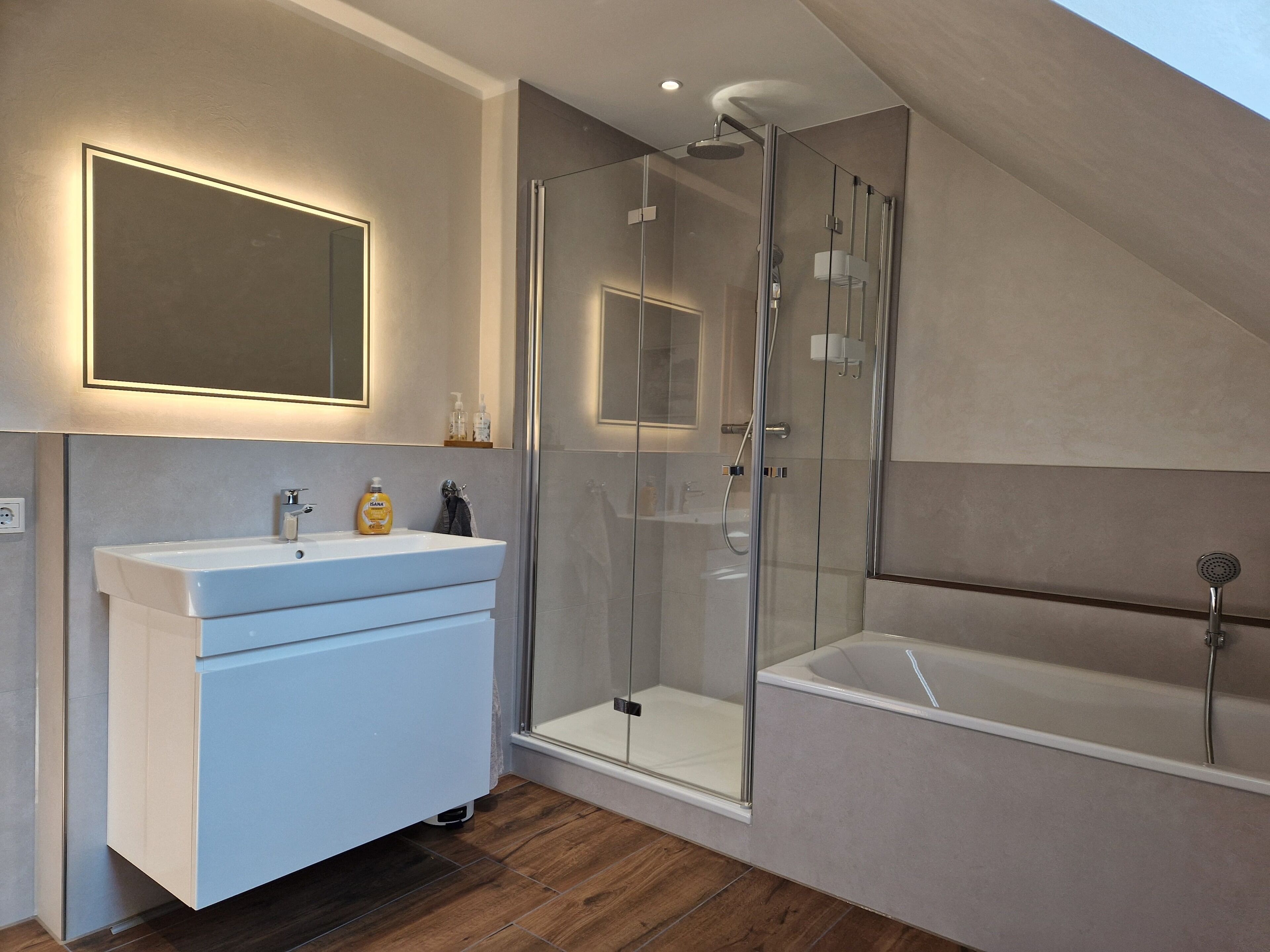 Badewanne, Haartrockner, Seife